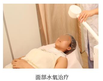 医护人员治疗